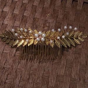 Gold pearl leaf hair accessory